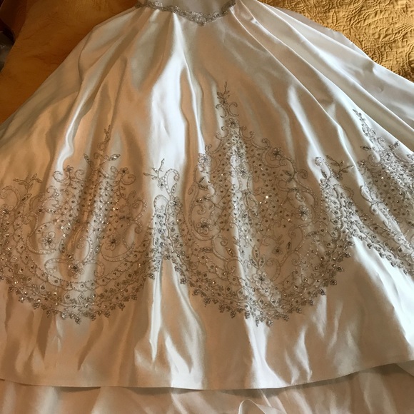 Wedding dress 👰❤ - Picture 4 of 8